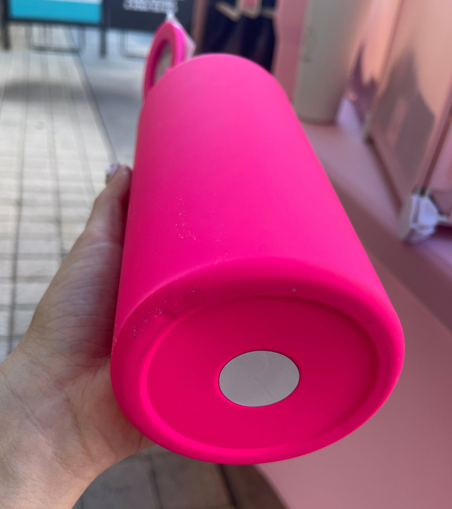 32 oz Mag Safe Water Bottle (Neon Pink) (Scraped On Bottom)